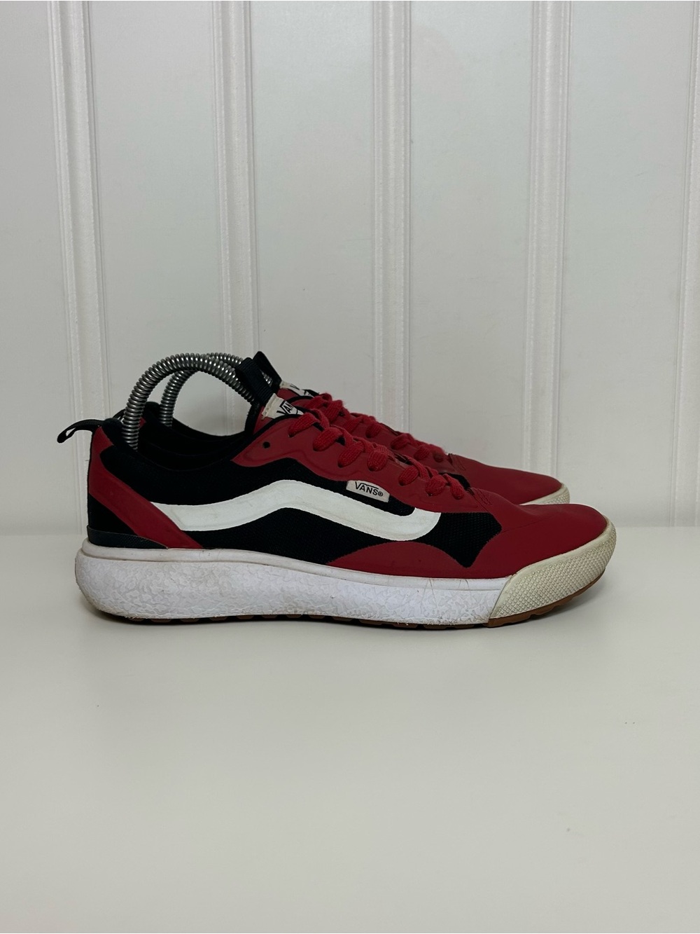Vans ultrarange exo lace Low-Top Sneakers in Red, Black & White womens 9 men 7.5